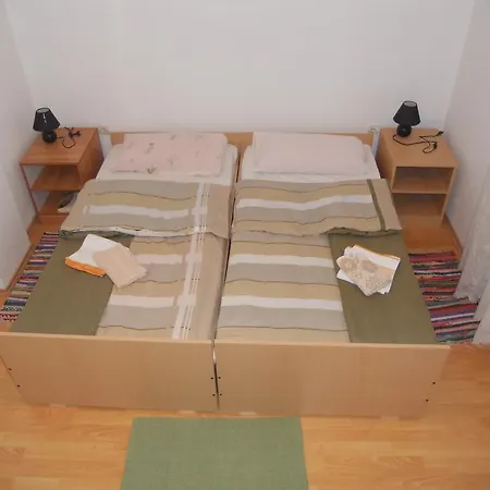 Apartman Dosen Licko Petrovo Selo Exterior photo