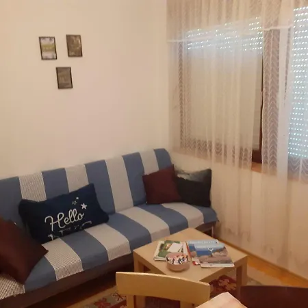 Apartman Dosen Licko Petrovo Selo Exterior photo